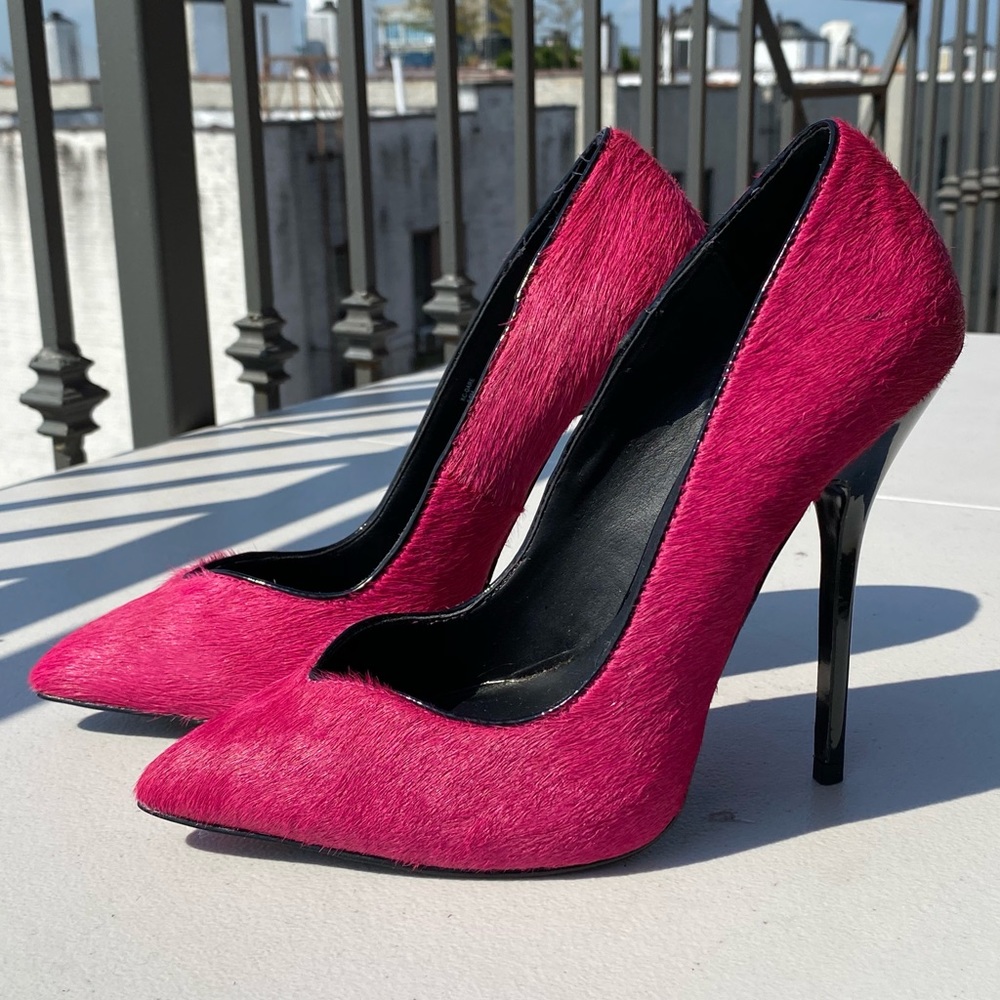 Magenta Pony Hair V-Cut Stilleto STEVE MADDEN 6.5